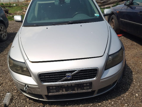 Dezmembrez Volvo S40 An 2005