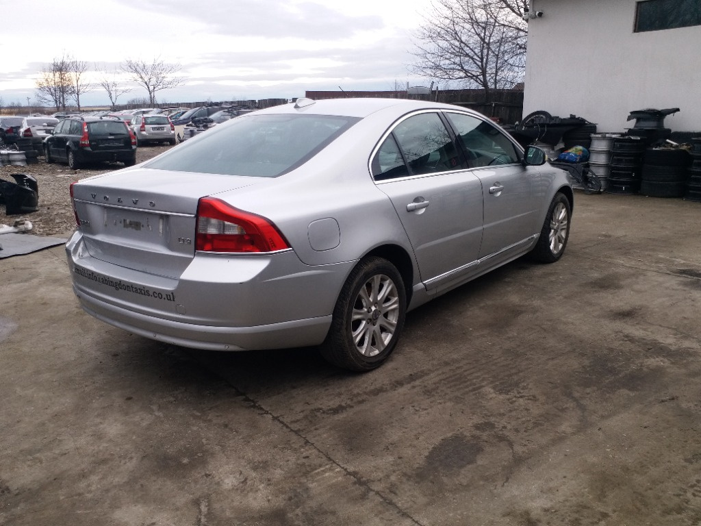 Dezmembrez Volvo S80 D3 2.0 diesel 2011