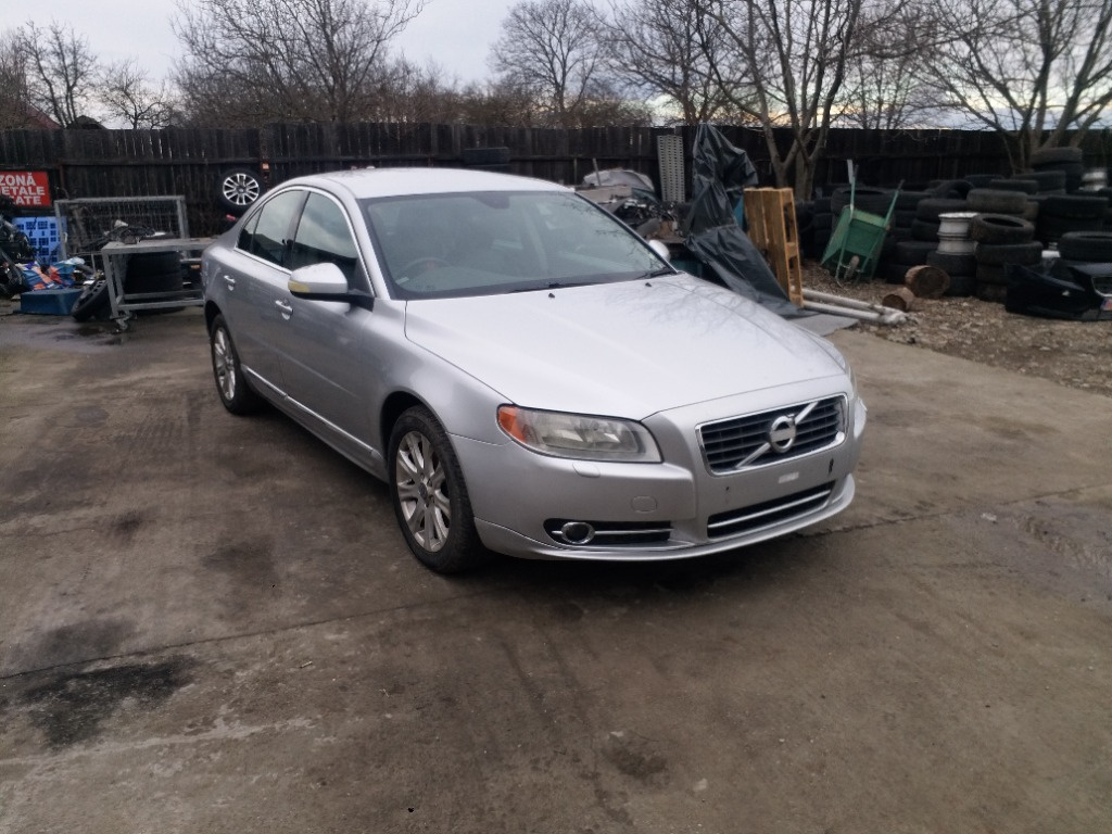 Dezmembrez Volvo S80 D3 2.0 diesel 2011