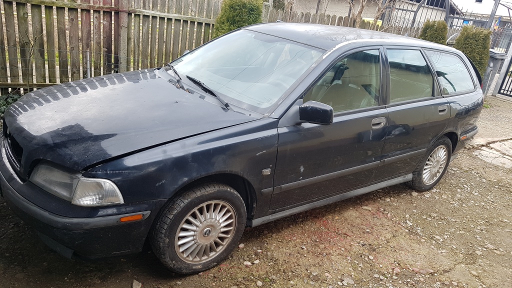 DEZMEMBREZ VOLVO V40 2.0 BENZINA