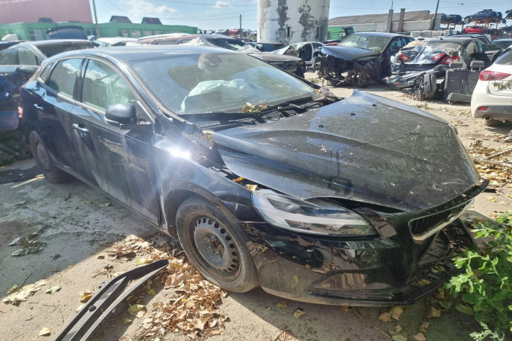 Dezmembrez Volvo V40 2017 HatchBack 2.0 d2 D4204T8