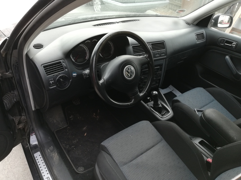 Dezmembrez Vw Bora 1.6 Fsi BAD 2004