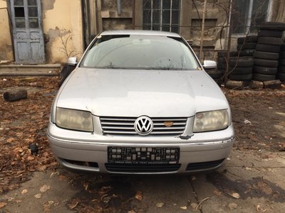 Dezmembrez VW Bora 2005 BERLINA 131CP 1.9 TDI argi