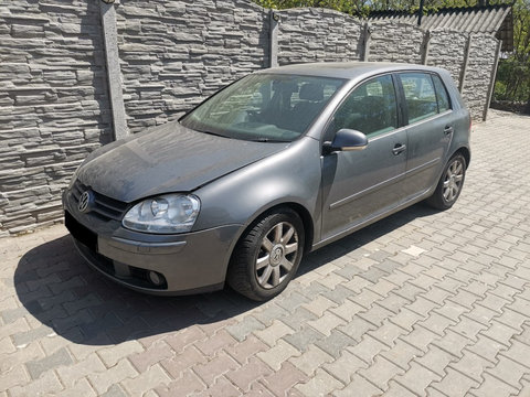 Dezmembrez Vw Golf 5 2004 2.0 BKD 140 CP cod culoare LA7T