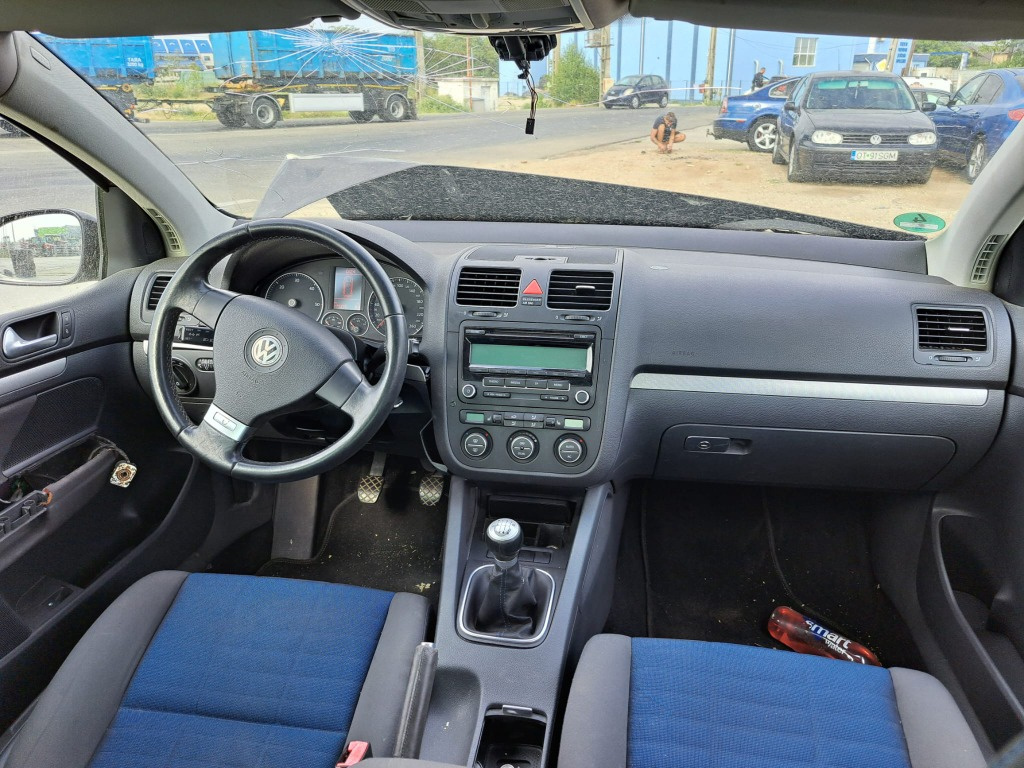 Dezmembrez VW Golf V 1.9 TDI BLS cutie m