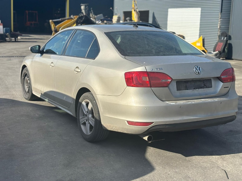 Dezmembrez VW Jetta 2012 1.6 tdi