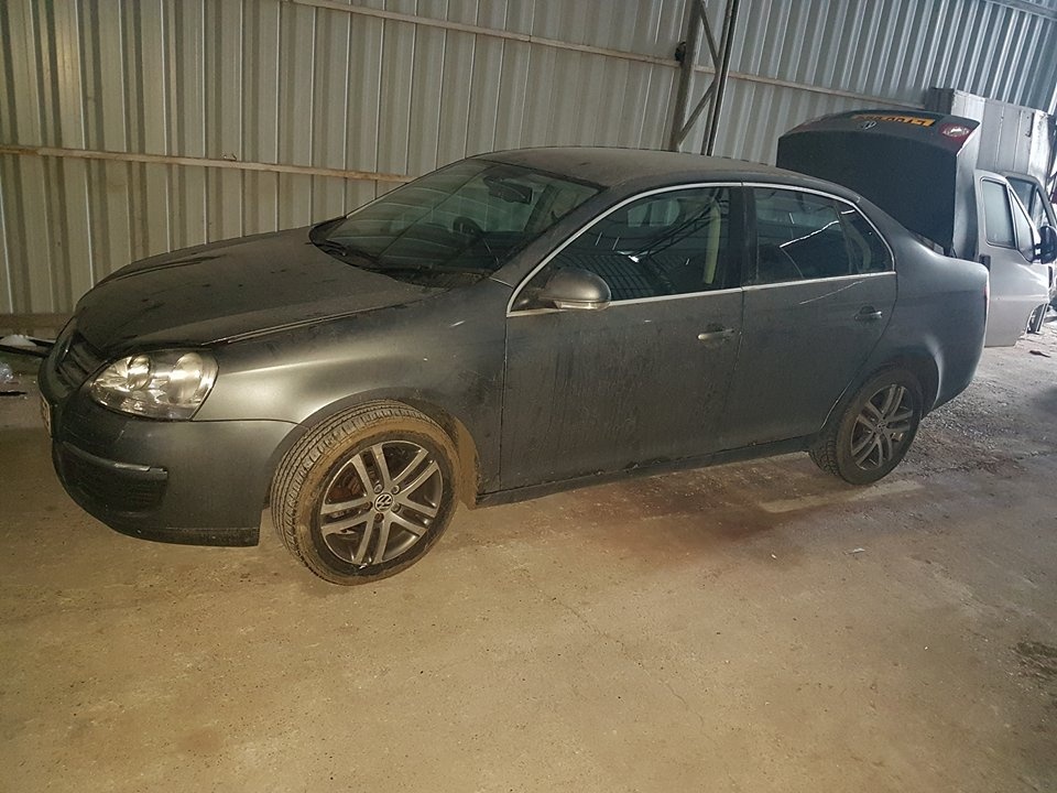 Dezmembrez vw jetta III 1.6 tdi cayc cutie dsg 7 trepte din 2010