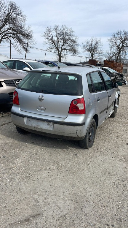 Dezmembrez vw polo 9n 2002 volan stanga ,1.2 benzina AZQ manuala