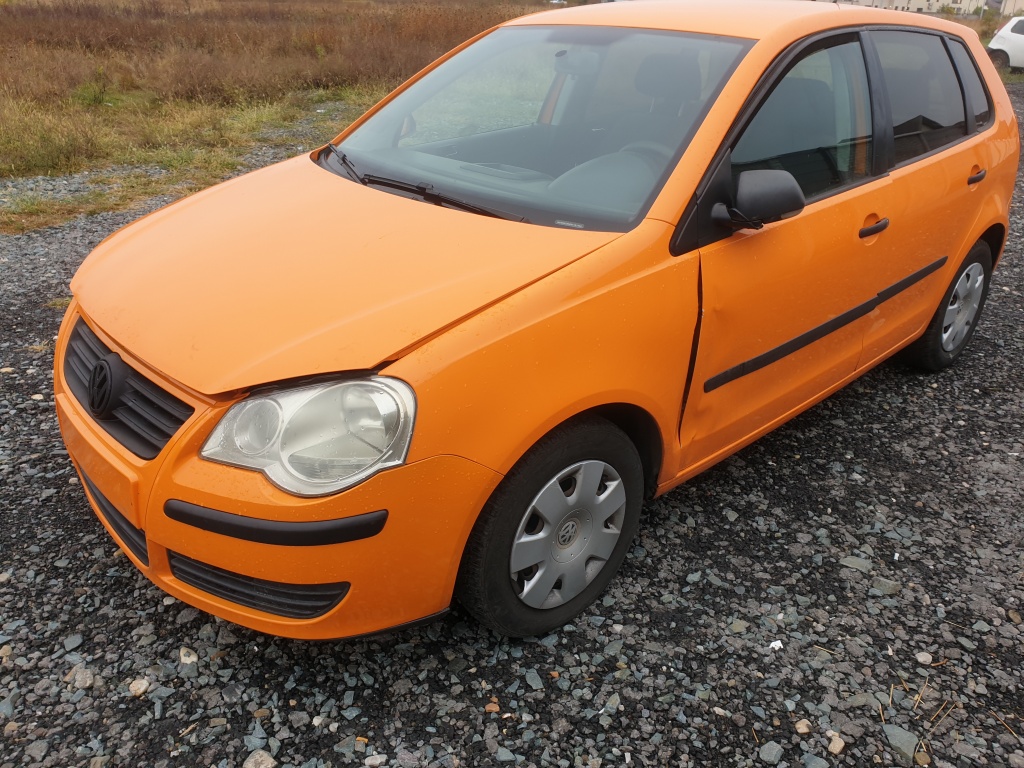 Dezmembrez vw polo 9n an 2005