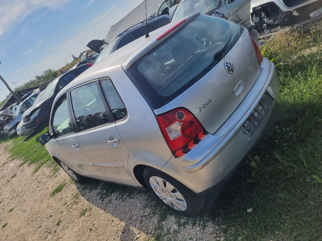Dezmembrez Vw Polo 9n din 2003 1.2 12v Cod AZQ