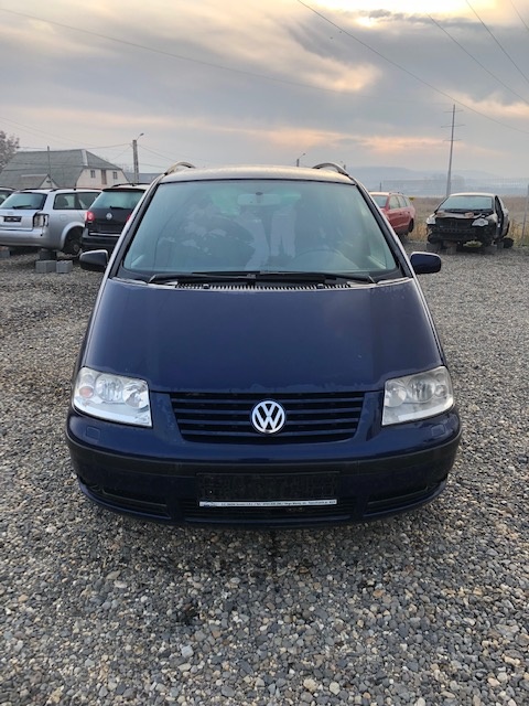 Dezmembrez Vw Sharan 1.9,tdi tip Auy, albastru, cutie automata an 2002