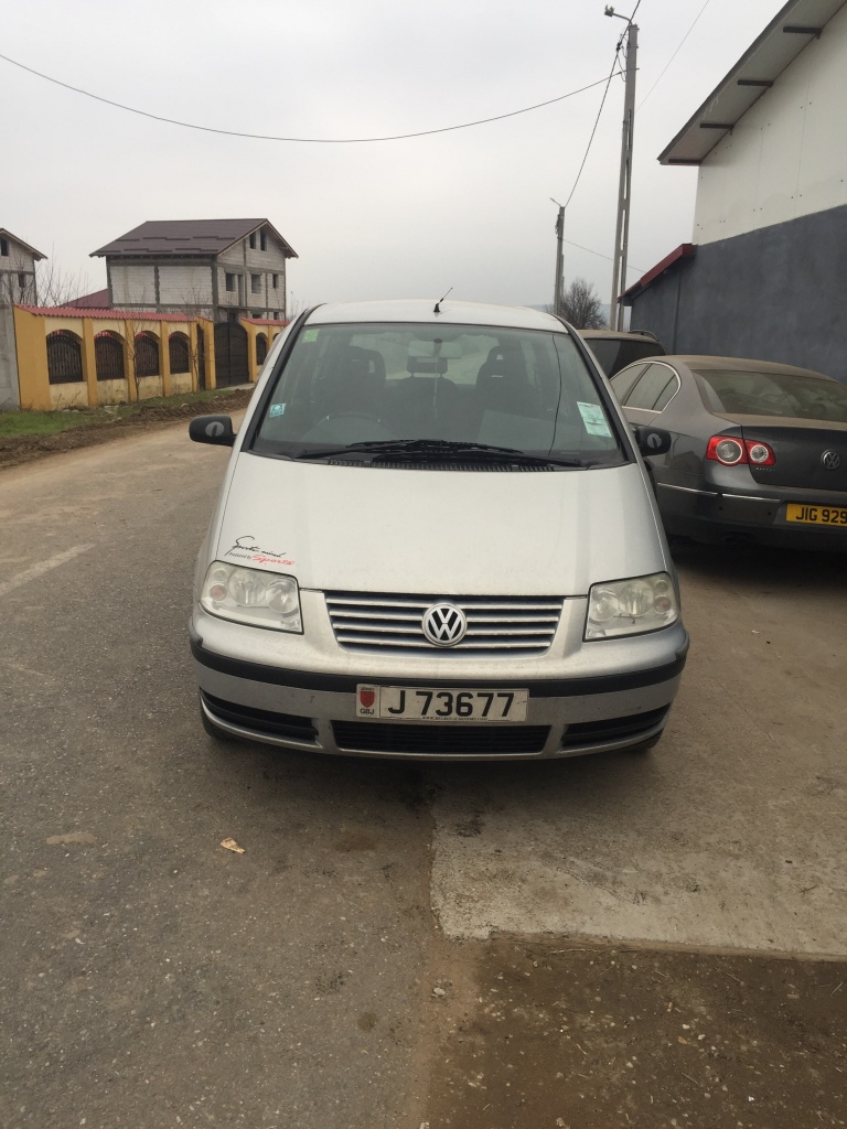 Dezmembrez vw sharan din 2003 motor 1.9 tdi ANU