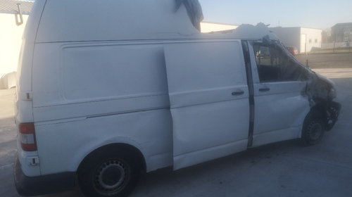 Dezmembrez VW T5 2.0 TDI 84 cai motor CA