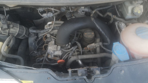 Dezmembrez VW T5 2.0 TDI 84 cai motor CA