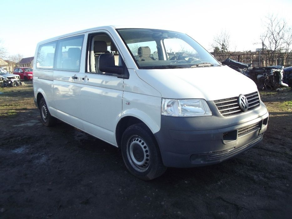 Dezmembrez VW T5 2.5 tdi BNZ 8+1 locuri de persoan