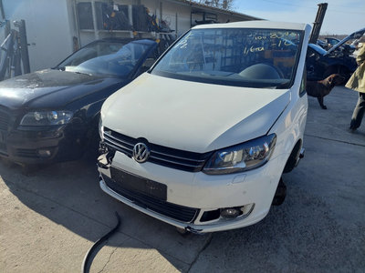 Dezmembrez Vw Touran 1.6 TDI CAY si Cutie automata