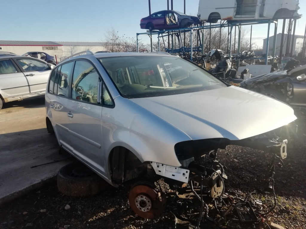 Dezmembrez VW Touran 2005 1.9 tdi