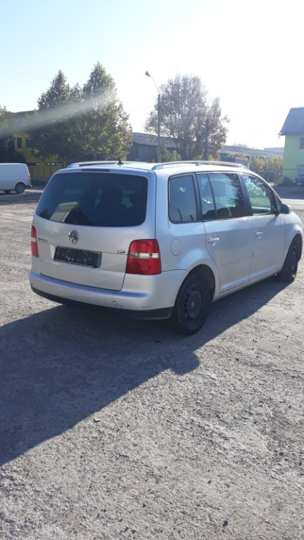 Dezmembrez Vw touran an 2005 2,0tdi tip 