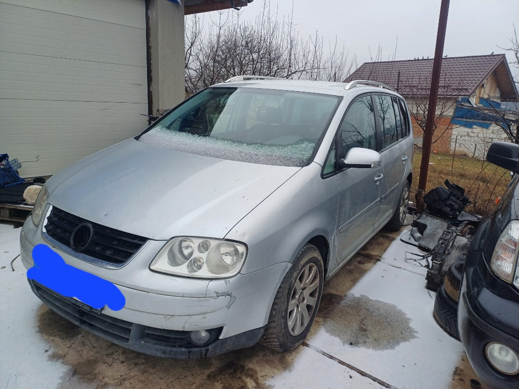 Dezmembrez vw touran an 2007 motor 2.0 de 140 cp,