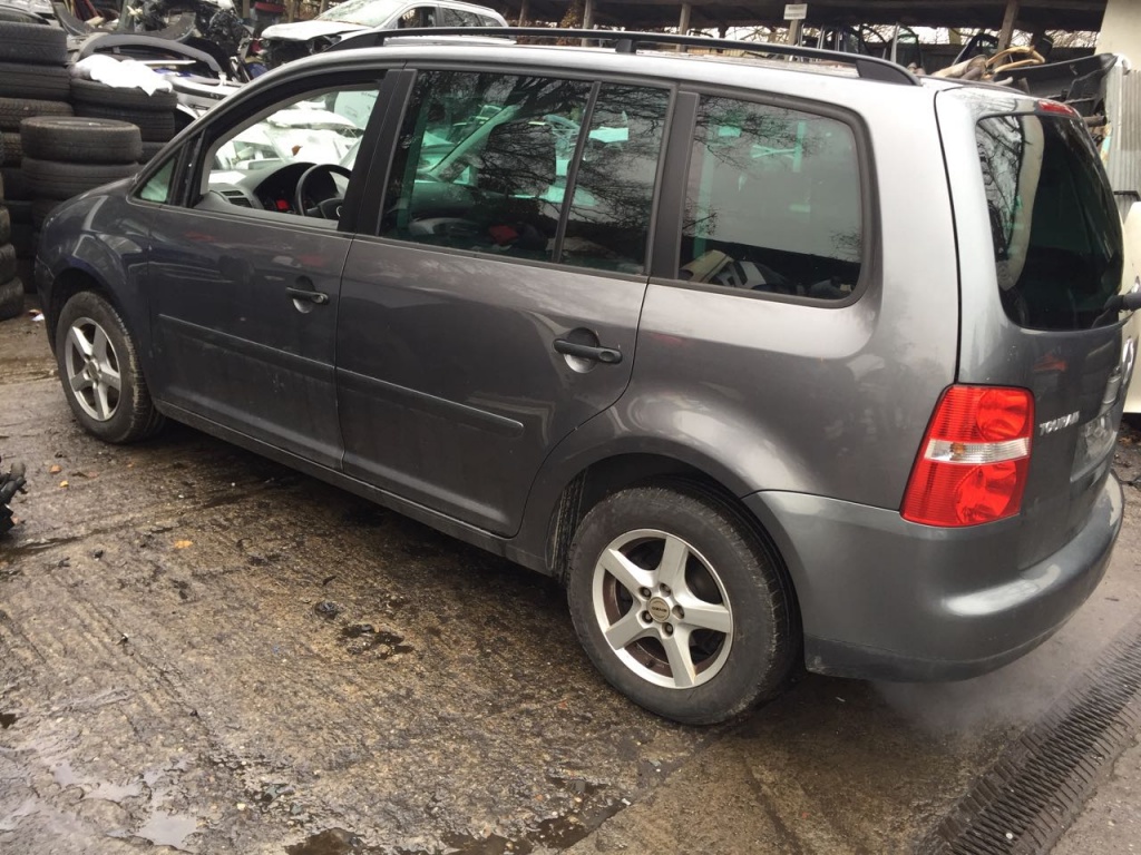 Dezmembrez vw touran