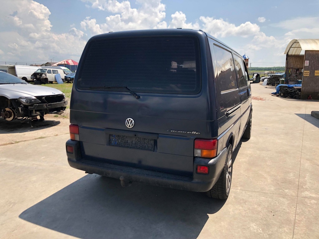 Dezmembrez VW Transporter T4 2.5 TDI