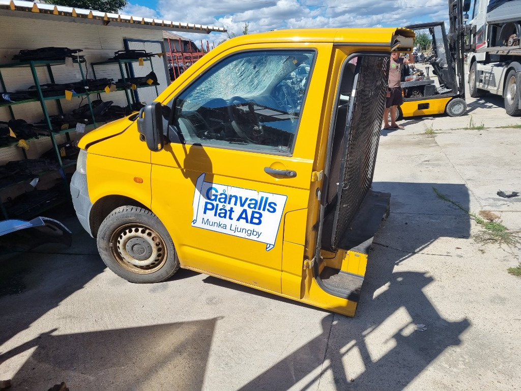 Dezmembrez Vw Transporter T5 motor 1.9 TDI BRS cutie viteze manuala 5+1 din 2006 2007 2008