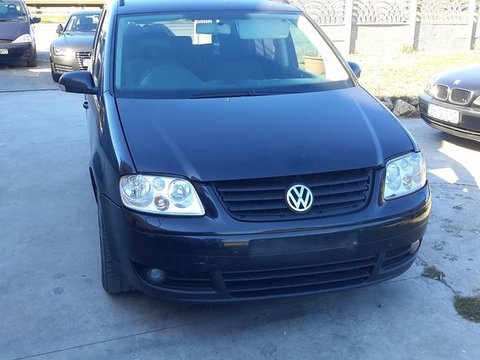 Dezmembrez vw touran an fabr 2005 motor 1,9 tdi cutie viteze 6 trepte 7 locuri