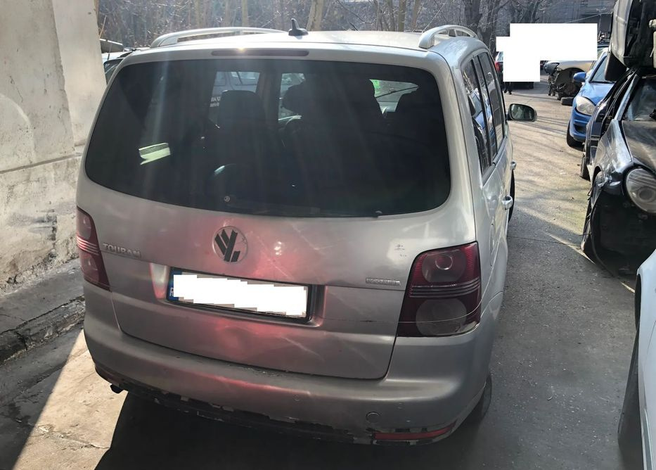 Dezmembrez VW Volkswagen Touran gri 2008