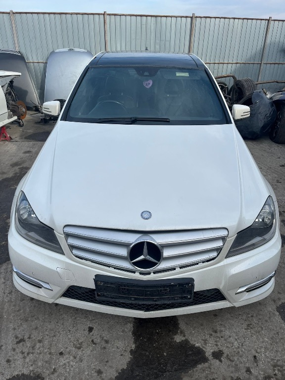 Dezmembrez w204 FACELIFT c220