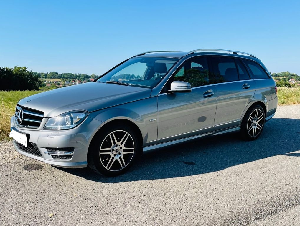 Dezmembrez W204 Mercedes Facelift AMG bixenon 2011