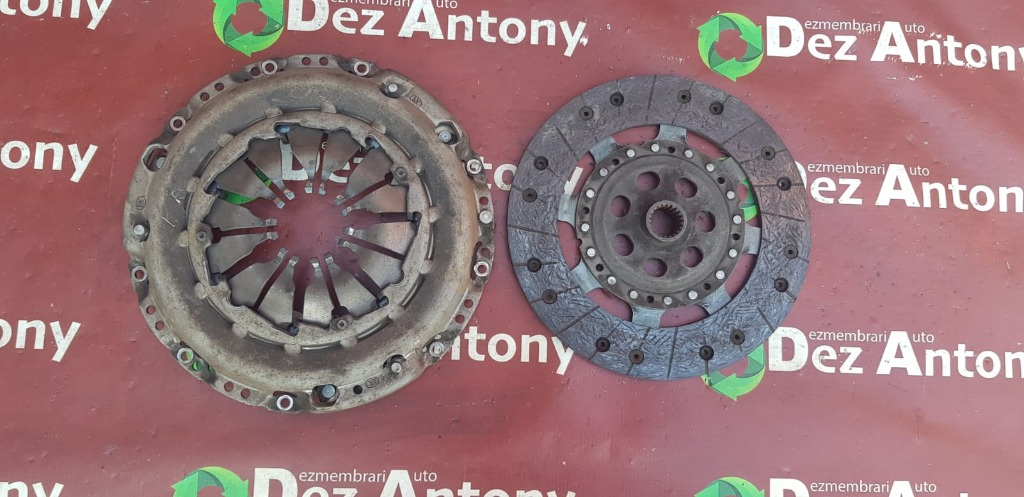 Disc si placa ambreiaj Dacia Duster 1.5 Dci cod 8200450217