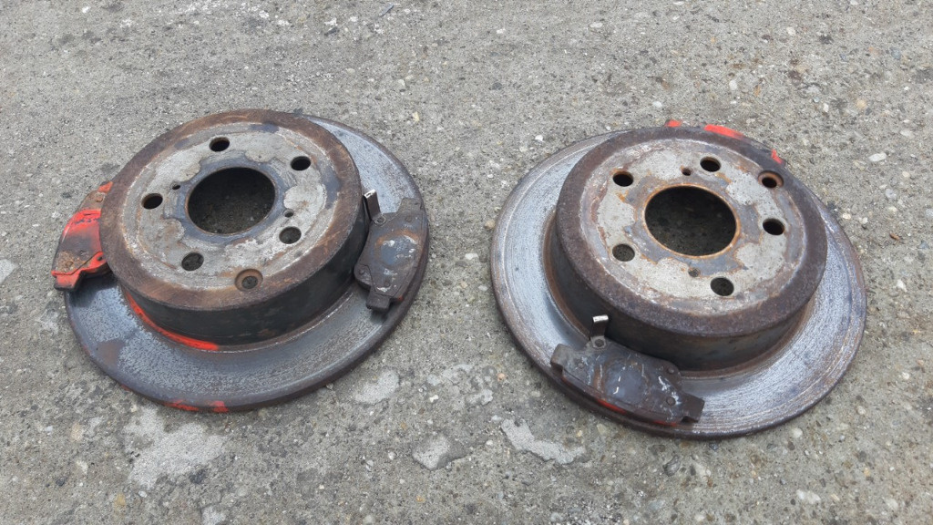 Discuri frana spate Toyota Avensis T25 2.2D-4D