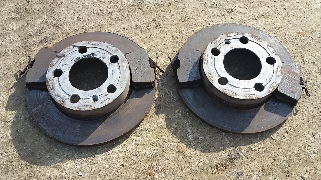 Discuri spate cu placute VW Golf 4 / Bora stare FOARE BUNA