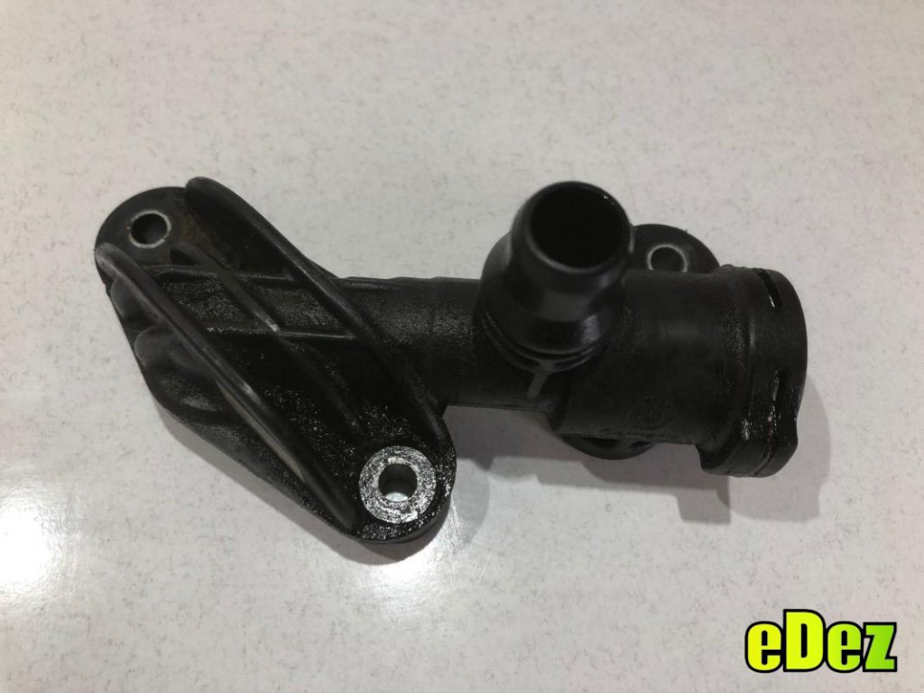 Distribuitor apa / termostat BMW X5 (2007-2013) [E70] 3.0 d M57 306d3 10106810