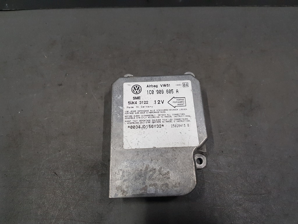 ECU airbag Volkswagen Golf 4 1C0 909 605 A / 1C090