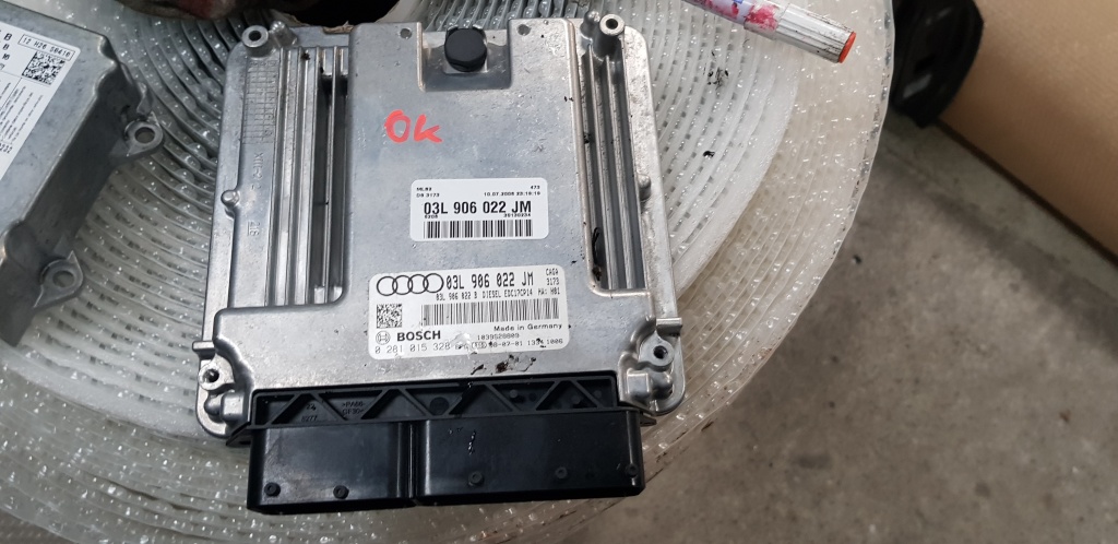 Ecu calculator motor AUDI A4 B8 8K 2.0 tDI CAG 200