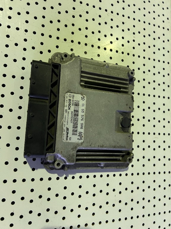 ECU / Calculator Motor Opel Insignia 2.0 Diesel Cod : 0281017105 55576906