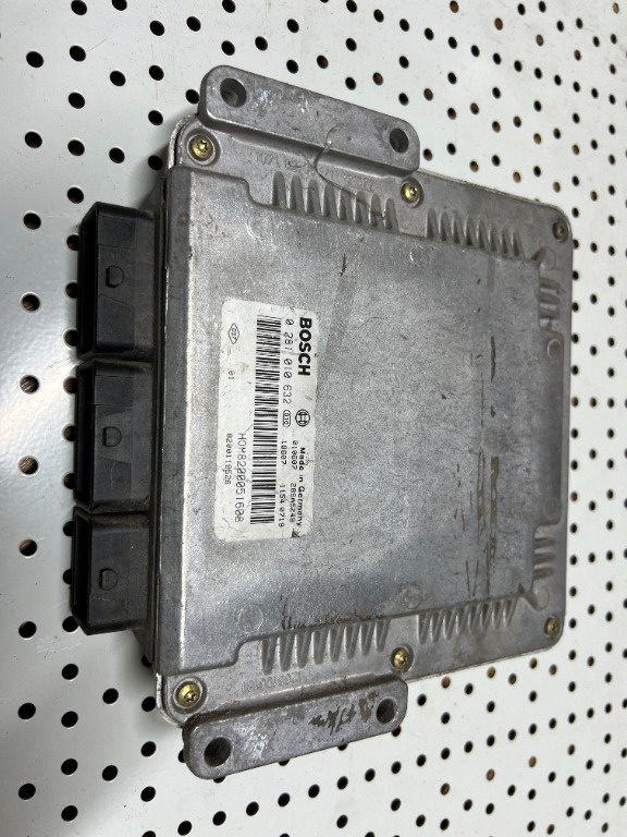 ECU / Calculator Motor Opel Vivaro 1.9 Diesel Cod : 0281010632 8200118526