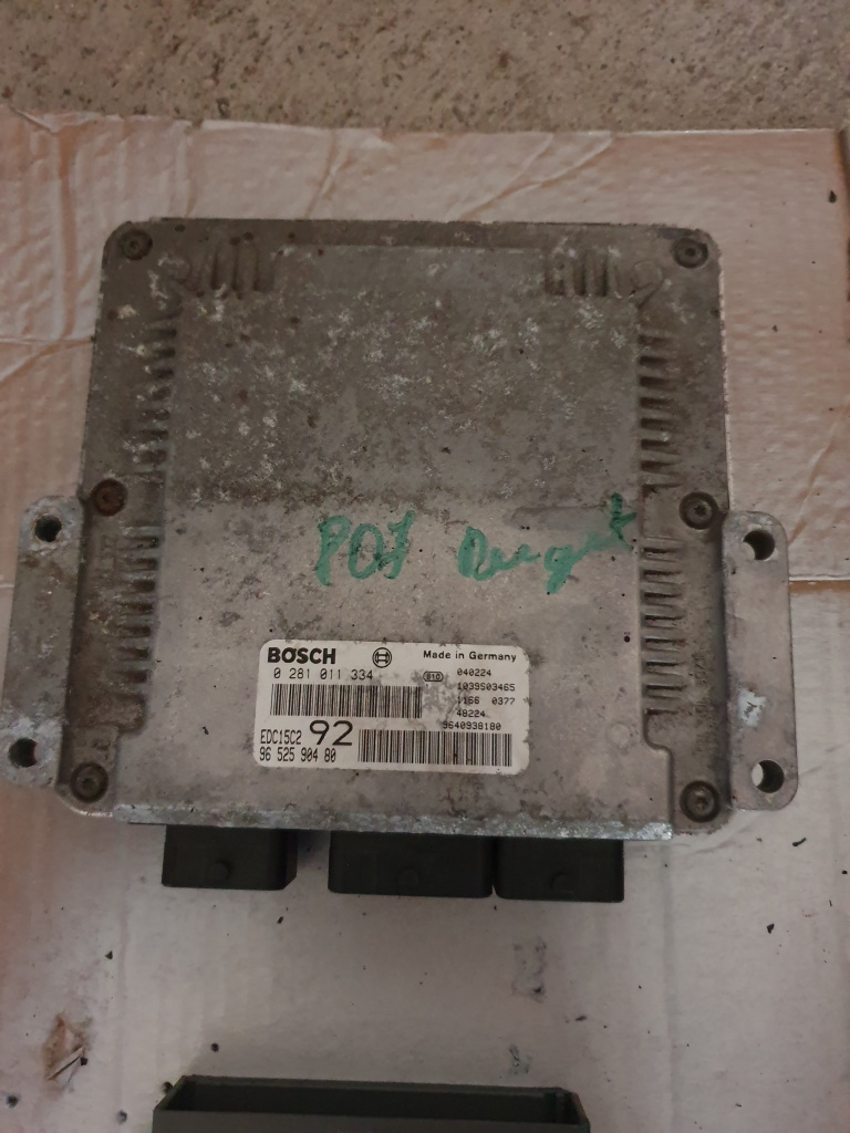 ECU Calculator motor Peugeot 807 2.0 hdi 0 281 011 334