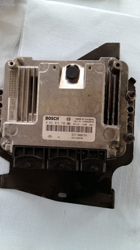 ECU Calculator motor Renault Scenic 3, Megane 3, Fluence 1.9 DCI cod 0 281 015 798 / 0281015798 / 237100055R