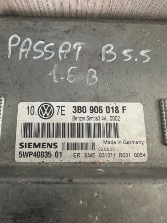 ECU calculator motor Volkswagen Passat cod 3B0 906 018 F / 5WP40035 01