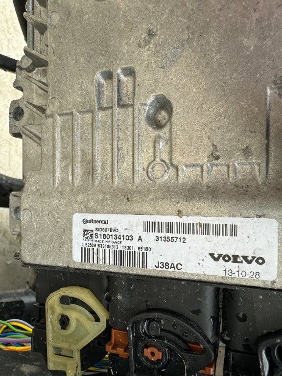 ECU Calculator motor Volvo V40 1.6 tdci 31355712