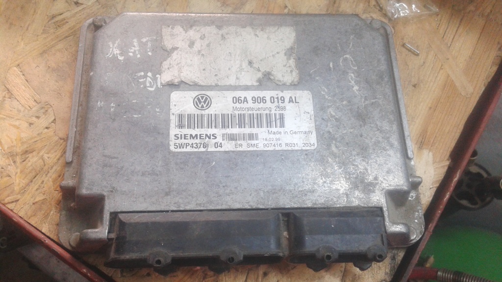 Ecu Calculator Motor VW Golf 4 /Bora /Skoda AKL 1.6 benzina cod: 06A 906 019 AL SIEMENS cu factura