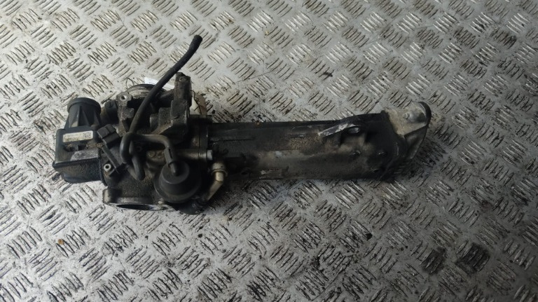 EGR cu racitor gaze Volvo XC90 XC70 XC60 2.4 D cod motor D5244T17 transmisie automata,an 2013 cod 31325030