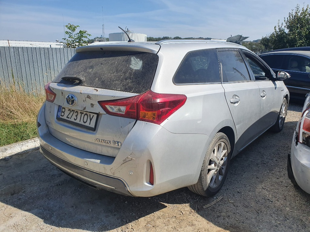 EGR Toyota Auris 2014 2 break 1.8 hybrid