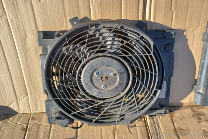 Electroventilator racire motor / AC 1.9CDTI 0130303960 GM13132559 0130303247 Opel Zafira B [2005 - 2010] Minivan 5-usi 1.9 CDTI MT (100 hp)