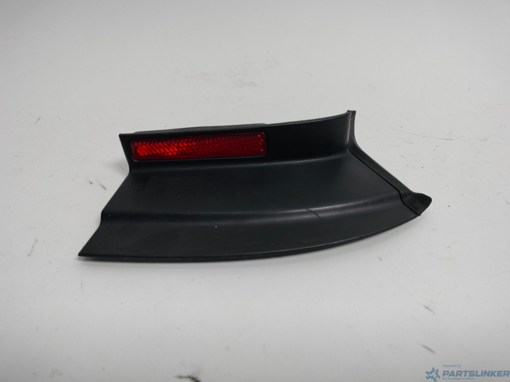 Element reflectorizant dreapta Volkswagen Passat (3C5) Variant 2.0 TDI BMP 2007 OEM 3C9945100A