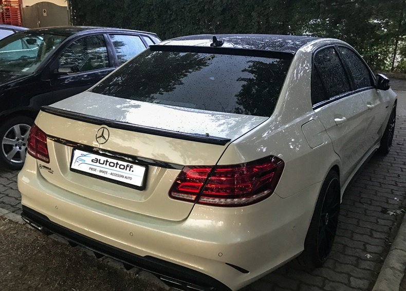 Eleron AMG Mercedes E-Class W212 (09-16) Negru lucios