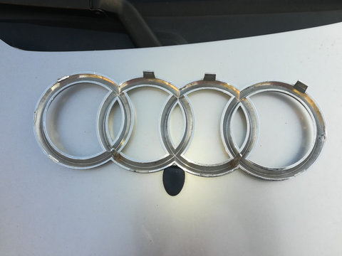 Emblemă grilă bară fața Audi a4 b8