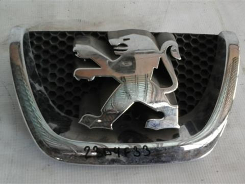 Emblema bara fata Peugeot 207 An 2006 2007 2008 2009 2010 cod 303002001